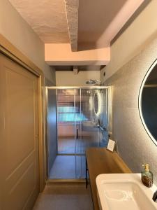 VILLA SUNFLOW Luxury Suites