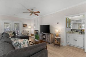 2503 Chateau by the Green