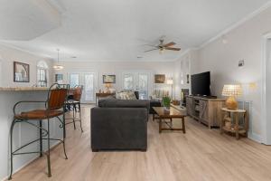 2503 Chateau by the Green