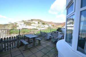 Combesgate View, 3 Crossways Court