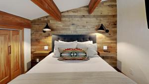Timberline Condominiums Studio Loft Deluxe Unit 314