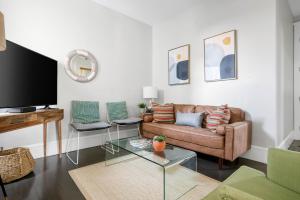 2nd Floor Suite BR 2BA Near King Sleeps 6