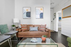 2nd Floor Suite BR 2BA Near King Sleeps 6