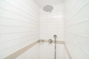 Central Bright and Spacious Appt