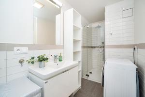Central Bright and Spacious Appt