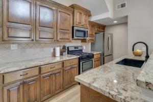 Boating, Fishing & Poolside Fun! Montgomery Escape