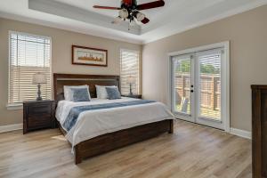 Boating, Fishing & Poolside Fun! Montgomery Escape