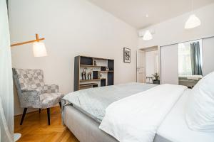 Incredibly cozy and spacious Apt with Terrace and AC