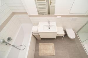 Incredibly cozy and spacious Apt with Terrace and AC