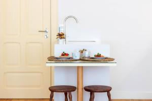 Central & Trendy w Balcony by LovelyStay
