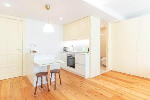 Central & Trendy w Balcony by LovelyStay