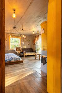 Lake Deer Park Retreat with Hot Tub & Sauna