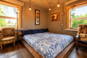 Lake Deer Park Retreat with Hot Tub & Sauna