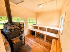 Lake Deer Park Retreat with Hot Tub & Sauna