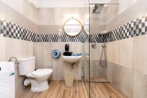 Prime Stay - Modern 3 Bedroom Family Apartment & Parking Included