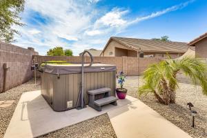Hot Tub & WFH Ready! Golf Retreat in Maricopa