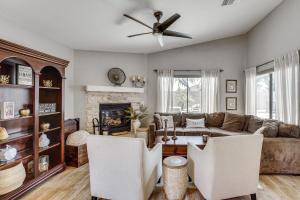 Hot Tub & WFH Ready! Golf Retreat in Maricopa
