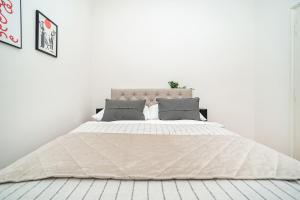 Stylish Flat with Terrace and AC