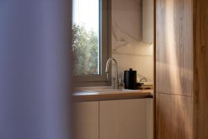 The Hilltop Haven Retreat with jacuzzi