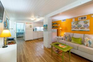 19th St. Beachside Hideaway