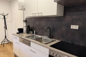 Cozy City Center Designer Apartment for 10 People
