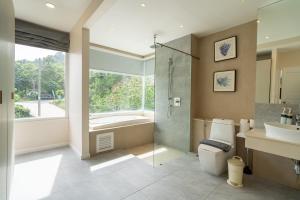 Sea view apartment with jacuzzi in Kalim
