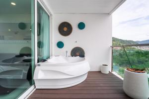 Sea view apartment with jacuzzi in Kalim