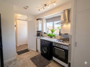 Stylish 2-Bedroom Apartment! Long-Term Stay!