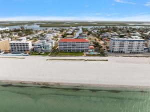 Pointe South 305
