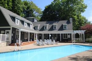 Mysa Retreat: Pool, Theatre, Fire Pit & More - 6+ Bedroom for 16 Guests!