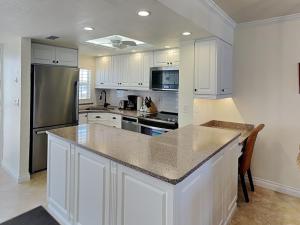 Pointe South 305