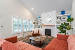 Coastal Beach House wHeated Pool, Club House & Fire Pit!