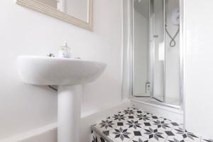 2 Bedroom City Apartment
