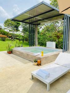 Refugio Botánico en Cerritos pereira Jacuzzi y naturaleza