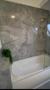 Luxury 2 en-suite bedroom apartment