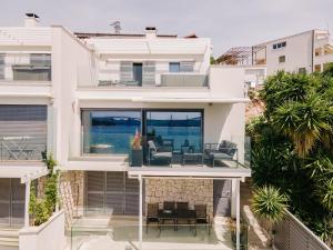 Seafront Villa Why Not