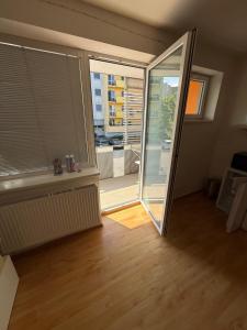 Royal Falcon Apartment Hradec I