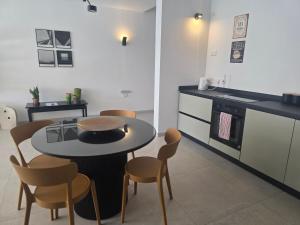 Luxury Waterfront 3BR Apartment with Large Terrace