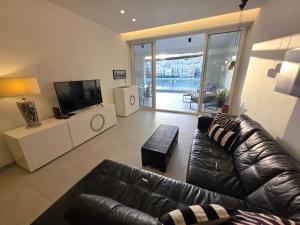 Luxury Waterfront 3BR Apartment with Large Terrace