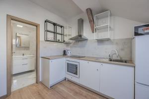 Flat Near Prague Castle Stylish & Prime Location 6
