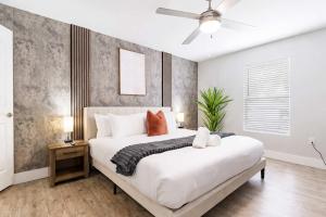Bright & Modern Tampa Stay 2 King Beds & Pool