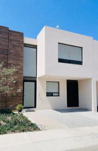 Comfortable, equipped house for long stays