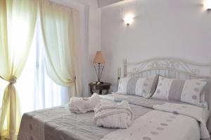 Villa John Dimeon Kato Achaia With Pool - Happy Rentals