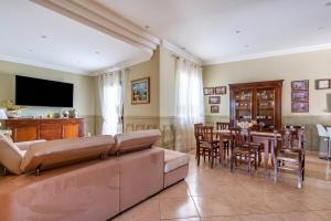 Villa Simone Vacation Villa With Garden - Happy Rentals