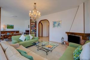 Blooming Villa Cos Lake View - Happy Rentals