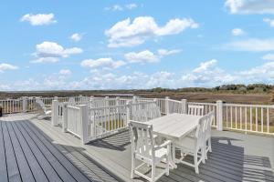 NEW 5BR Private Beach Fire Pit