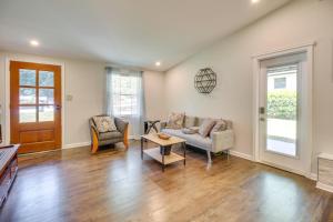 3 Mi to The Battery! Home w Spacious Backyard