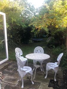 House with garden, London, Free parking