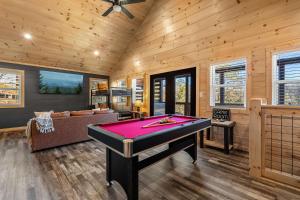 Modern Pigeon Forge Cabin with Hot Tub Game Loft