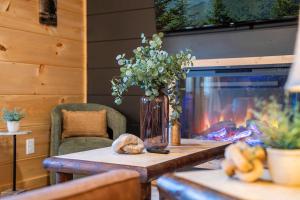 Modern Pigeon Forge Cabin with Hot Tub Game Loft